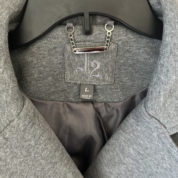 Gray, lightweight women’s pea coat with belt and black double-breasted buttons - Picture 2 of 4